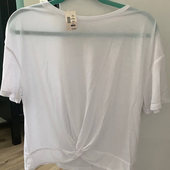 Aeropostale Tops - NWT Aeropostale White Front Knotted Tee Size M